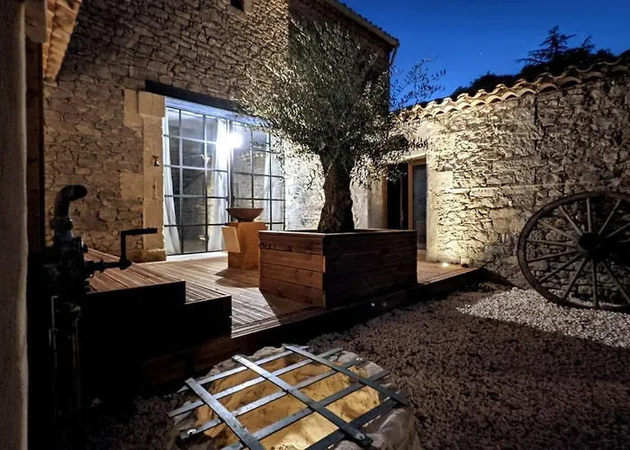 2 Bed House Sleeps 4 - Pets Ok - Pool - Fireplace *