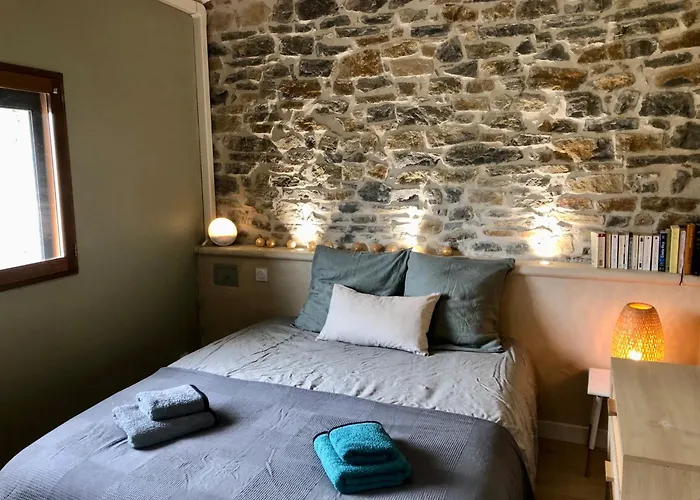 2 Bed House Sleeps 4 - Pets Ok - Pool - Fireplace Holiday home